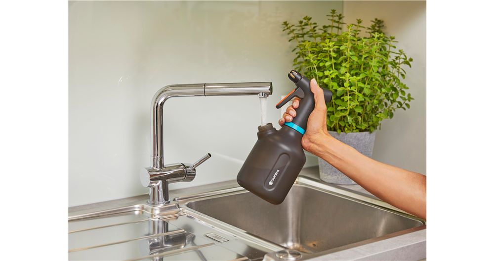 Gardena_psekasthras_antlias_xeiros_1lt_11112_mkm_10