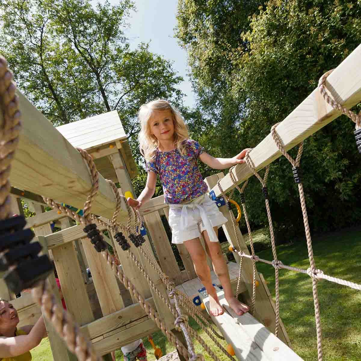 Ξύλινη_γέφυρα_με_σχοινιά