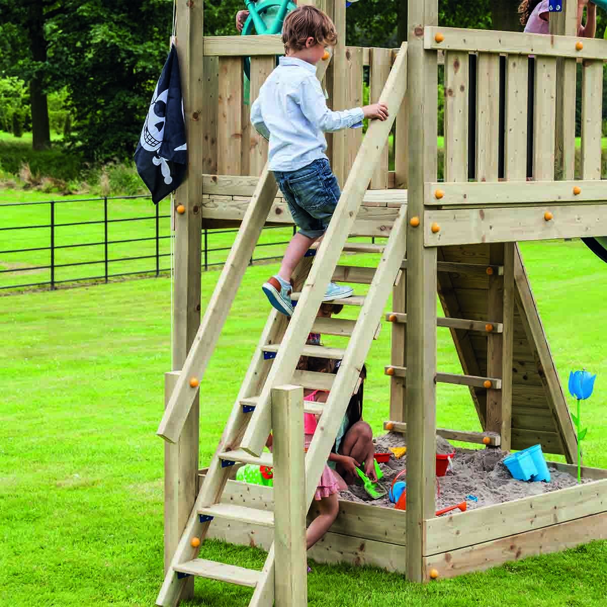 Ξύλινη_σκάλα_με_κουπαστή