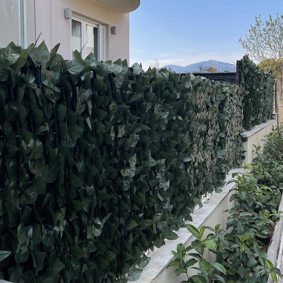 Φυλλωσιά_συνθετική_σε_πλέγμα__πράσινο_σκούρο