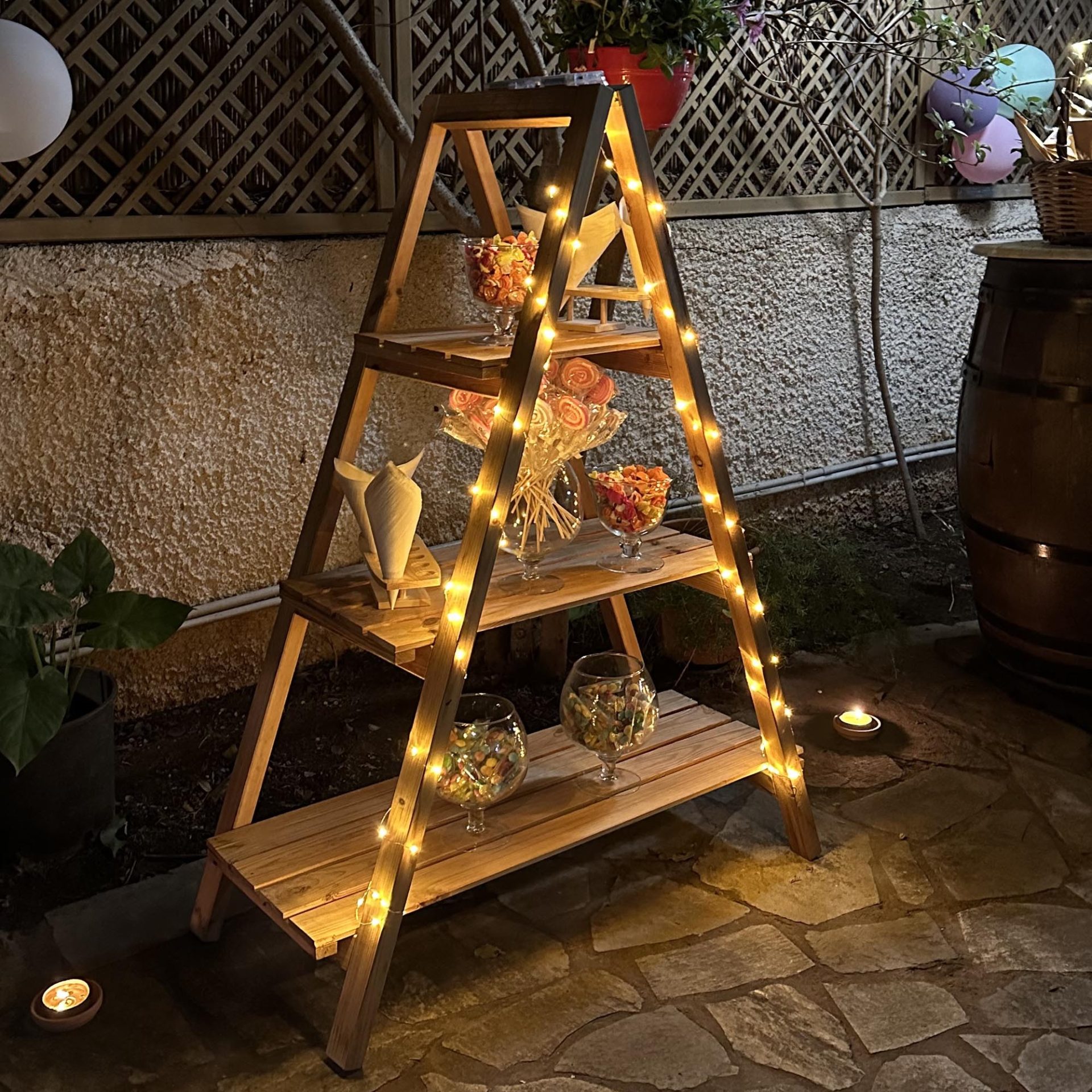 ξύλινη-ραφιέρα-σκάλα